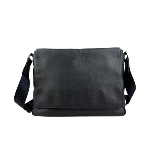 louis-vuitton-black-taiga-leather-roman-messenger-bag