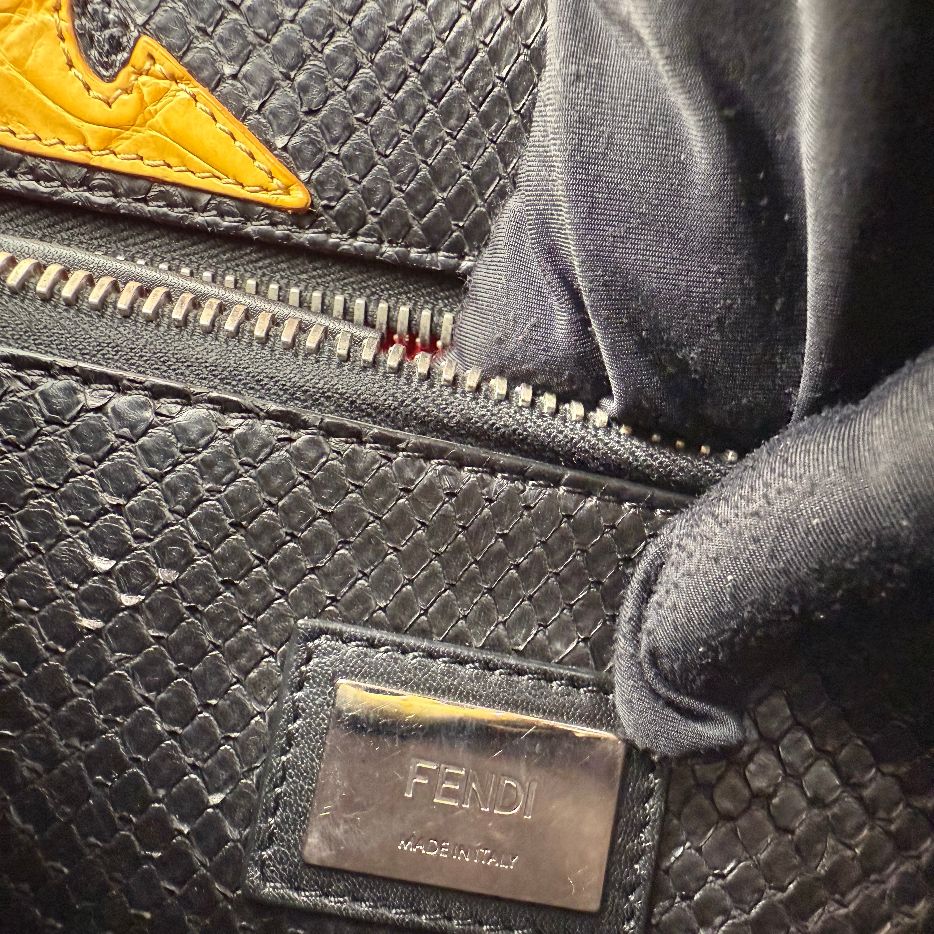 Fendi Peekaboo medium model shoulder bag in black leather Fendi Peekaboo medium model shoulder bag in black leather