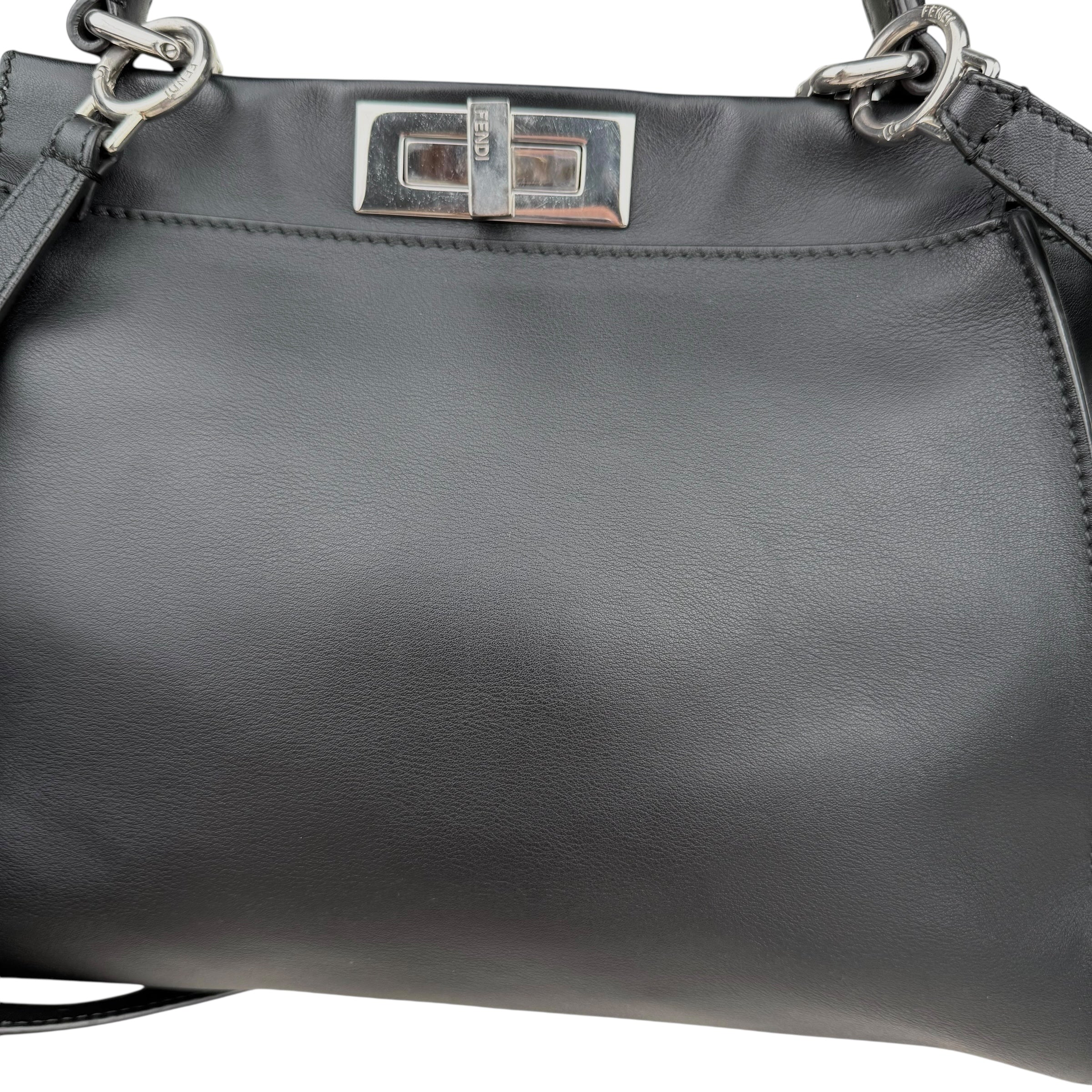 Fendi Peekaboo medium model shoulder bag in black leather Fendi Peekaboo medium model shoulder bag in black leather