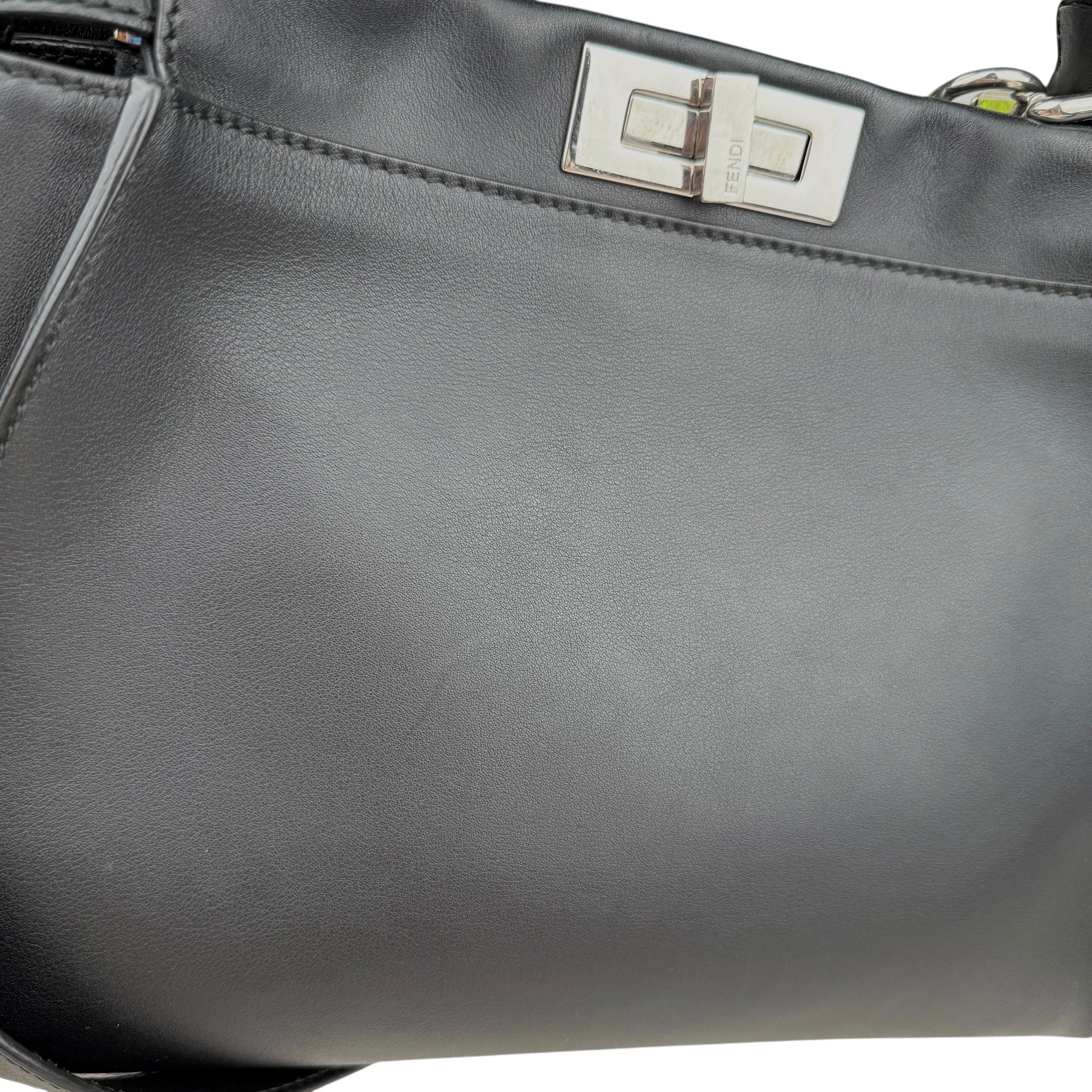 Fendi Peekaboo medium model shoulder bag in black leather Fendi Peekaboo medium model shoulder bag in black leather