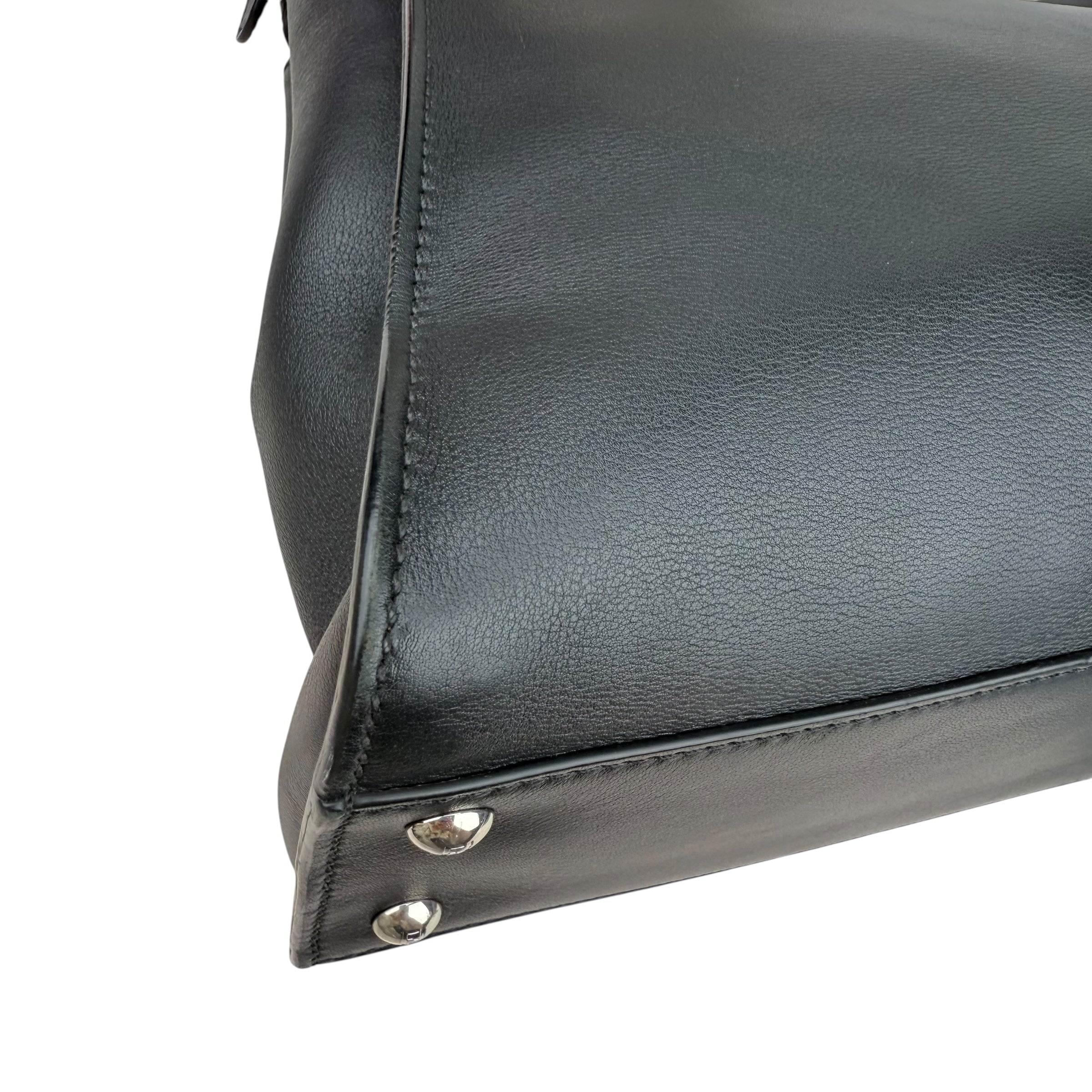 Fendi Peekaboo medium model shoulder bag in black leather Fendi Peekaboo medium model shoulder bag in black leather