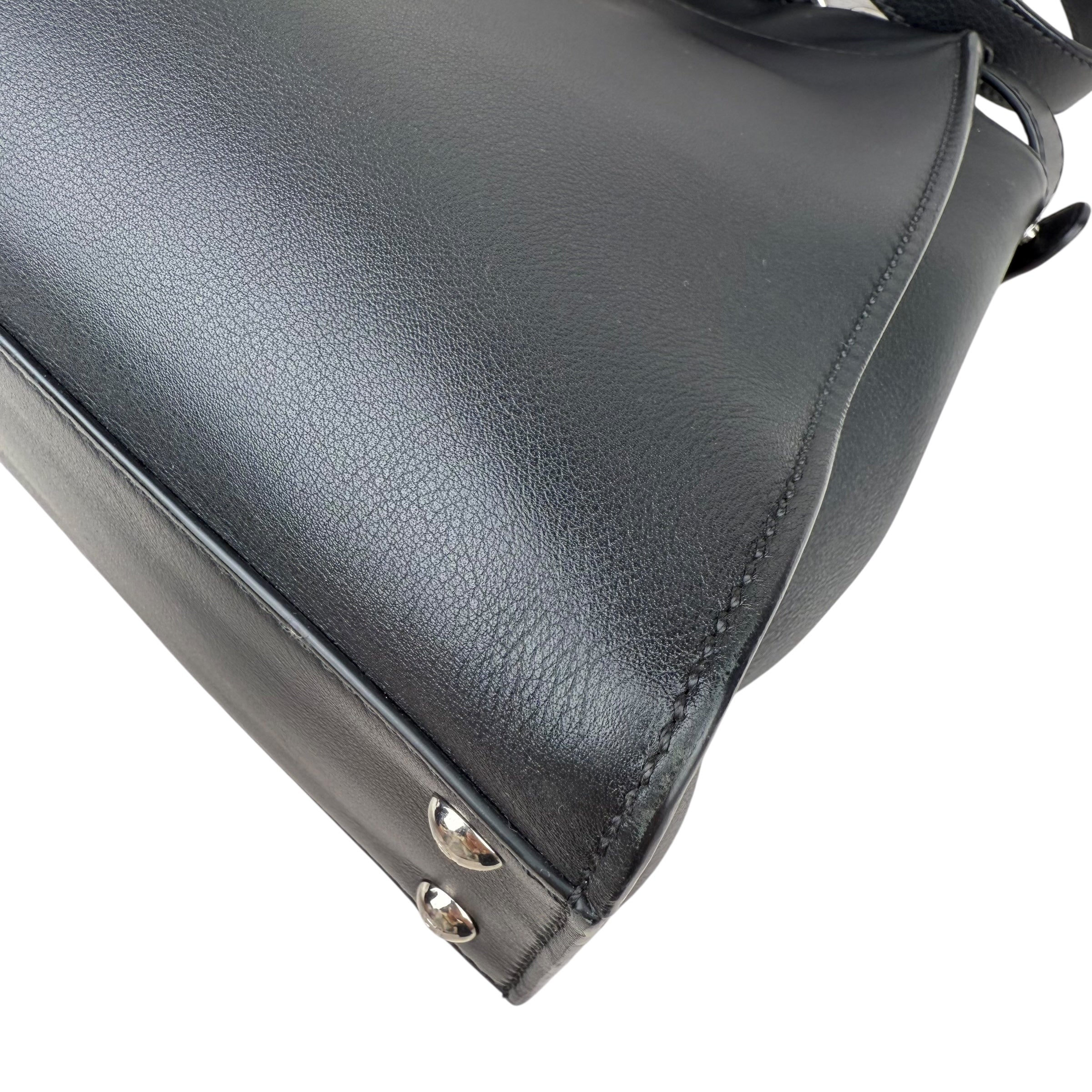 Fendi Peekaboo medium model shoulder bag in black leather Fendi Peekaboo medium model shoulder bag in black leather