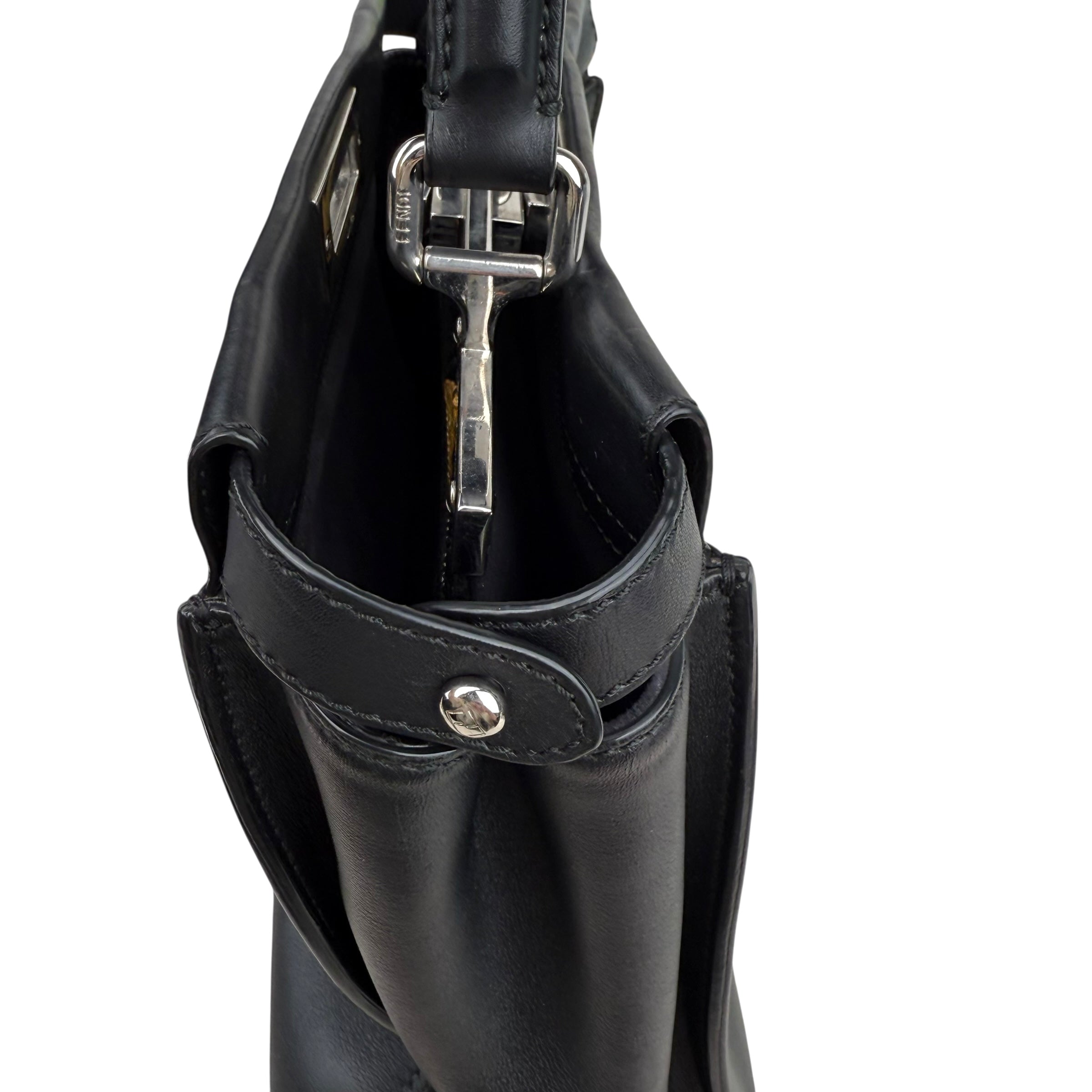 Fendi Peekaboo medium model shoulder bag in black leather Fendi Peekaboo medium model shoulder bag in black leather