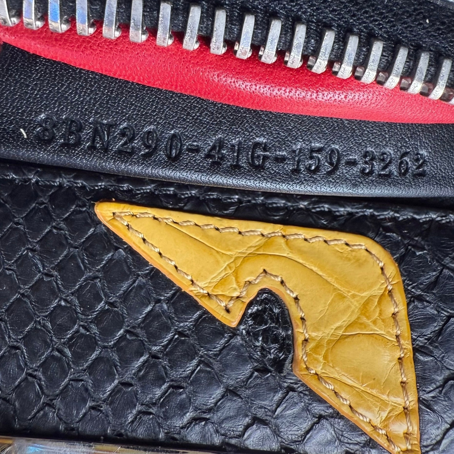 Fendi Peekaboo medium model shoulder bag in black leather Fendi Peekaboo medium model shoulder bag in black leather