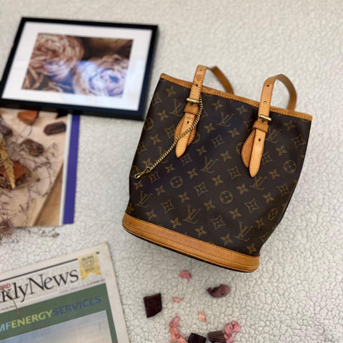 Louis Vuitton  Bucket leather handbag - Loop Vintage