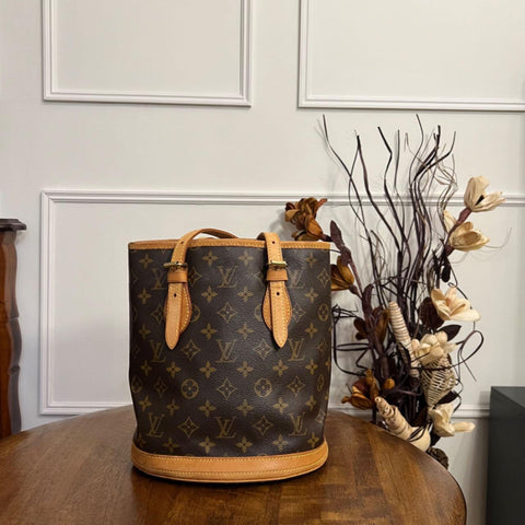 Louis Vuitton  Bucket leather handbag - Loop Vintage