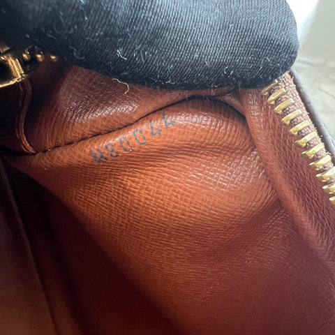 Louis Vuitton Reporter Cloth Handbag