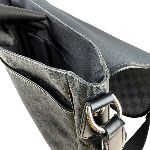 Louis Vuitton Damier Graphite Canvas Daniel MM Messenger Bag
