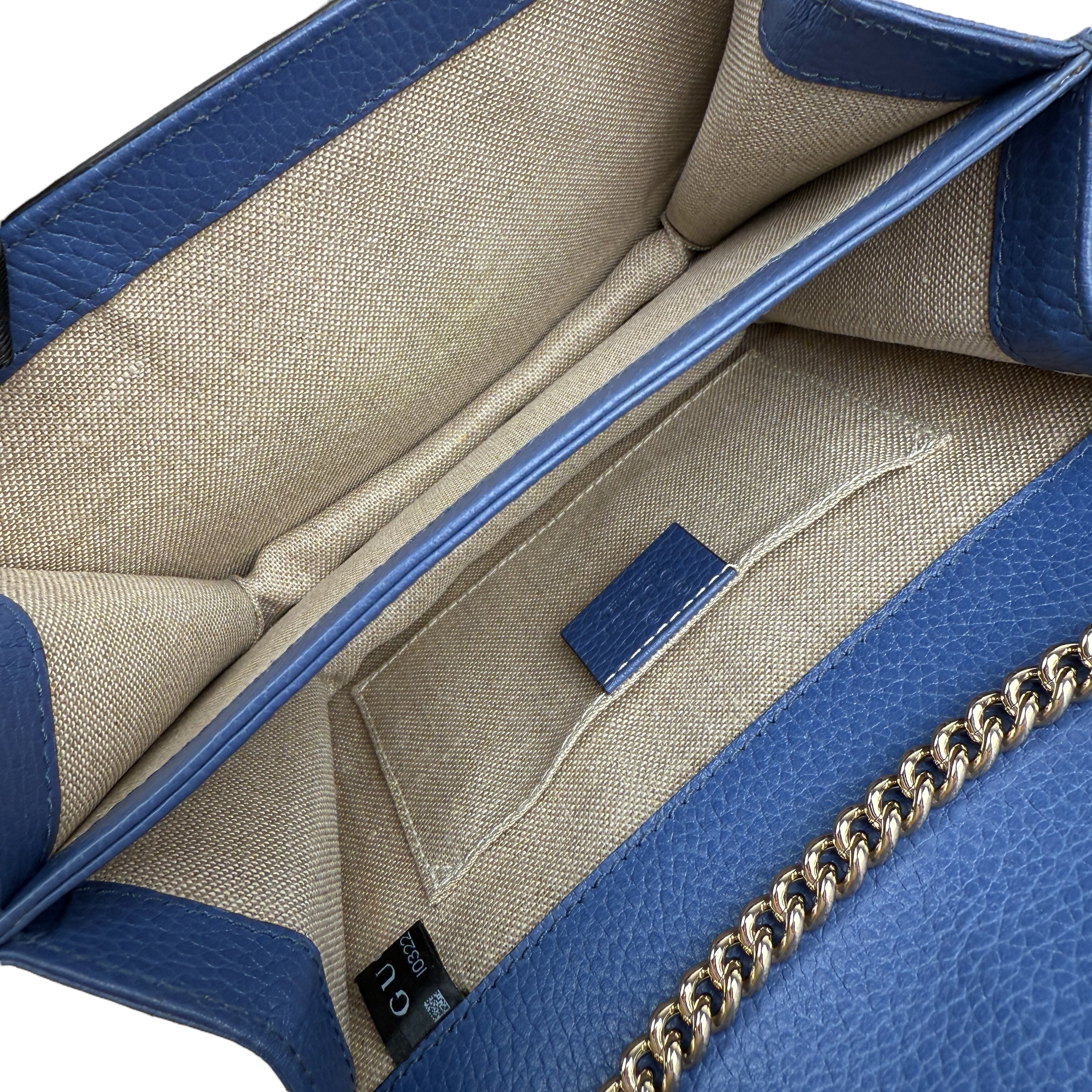 Pre-owned gucci-blue-leather-medium-interlocking-gg-shoulder-bag-front