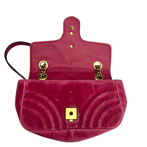 Gucci Marmont medium in pink suede leather and gold tone hardware