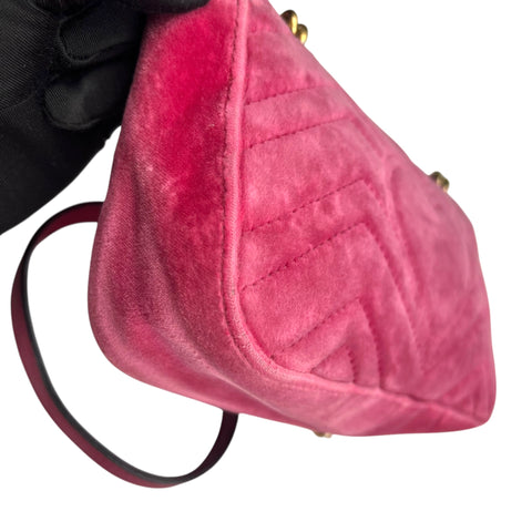 Gucci Marmont medium in pink suede leather and gold tone hardware