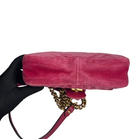 Gucci Marmont medium in pink suede leather and gold tone hardware