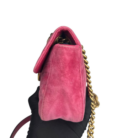 Gucci Marmont medium in pink suede leather and gold tone hardware