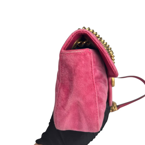 Gucci Marmont medium in pink suede leather and gold tone hardware