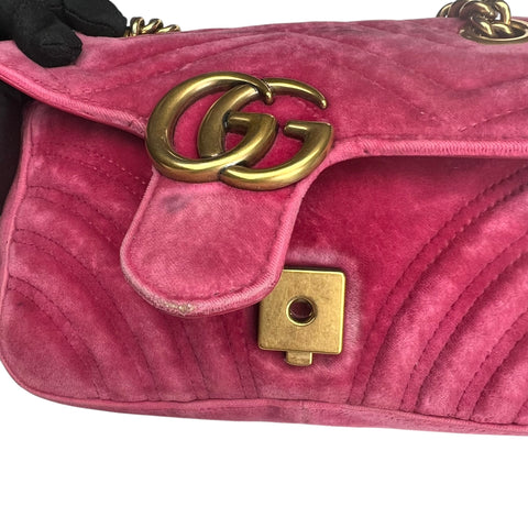 Gucci Marmont medium in pink suede leather and gold tone hardware