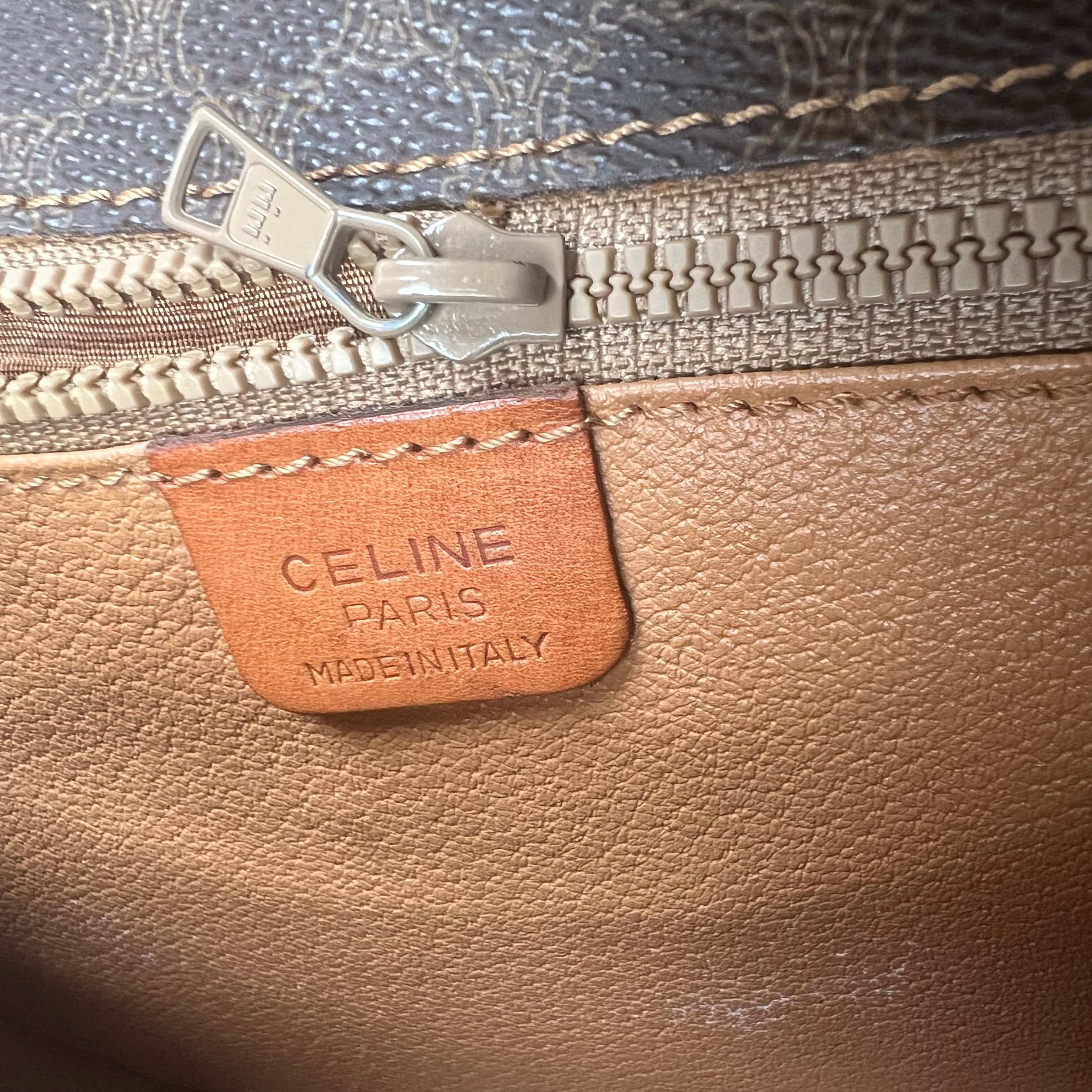 Pre-owned celine-folco-leather-handbag