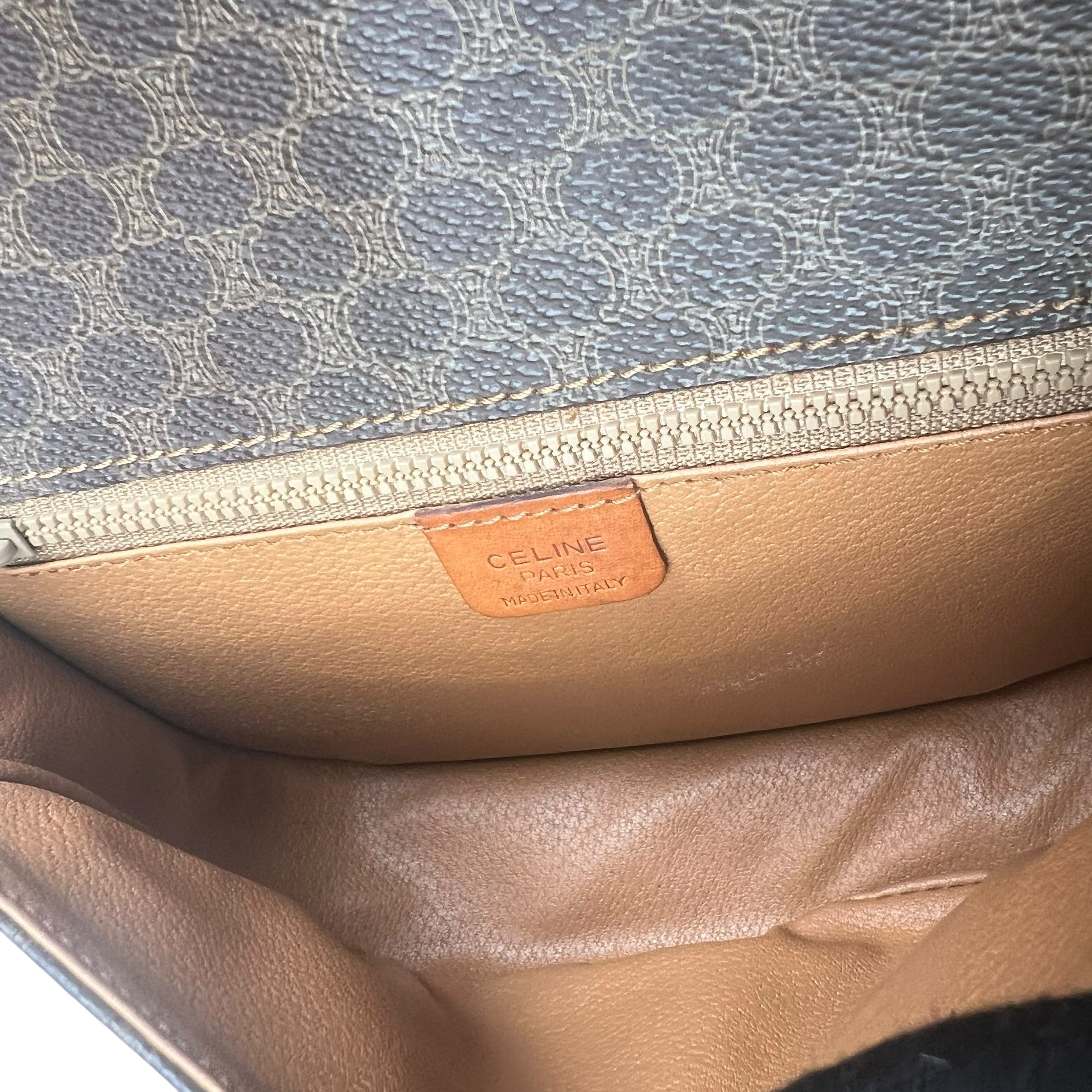 Pre-owned celine-folco-leather-handbag