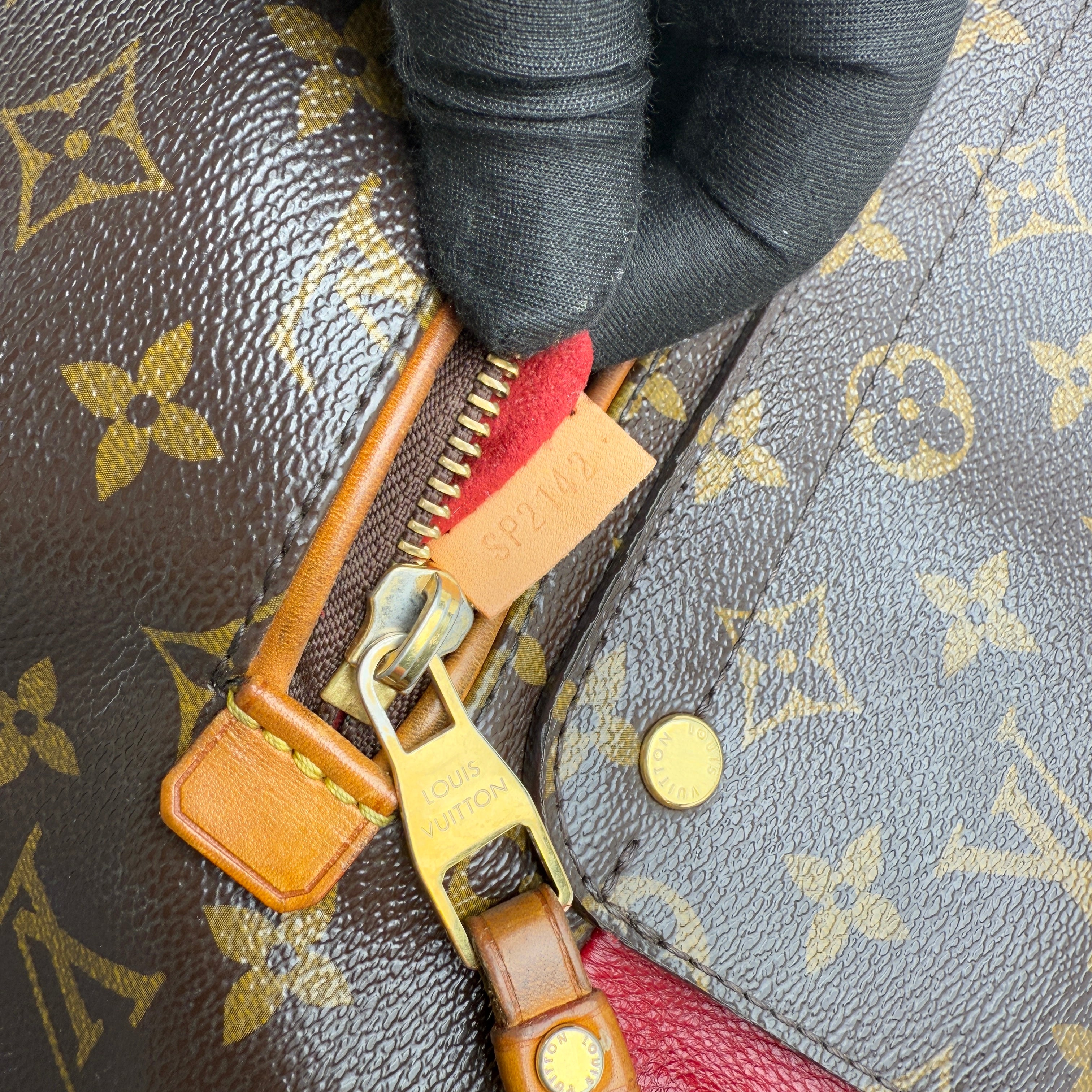 Pre-owned louis-vuitton-olympe-auror-monogram-shoulder-bag