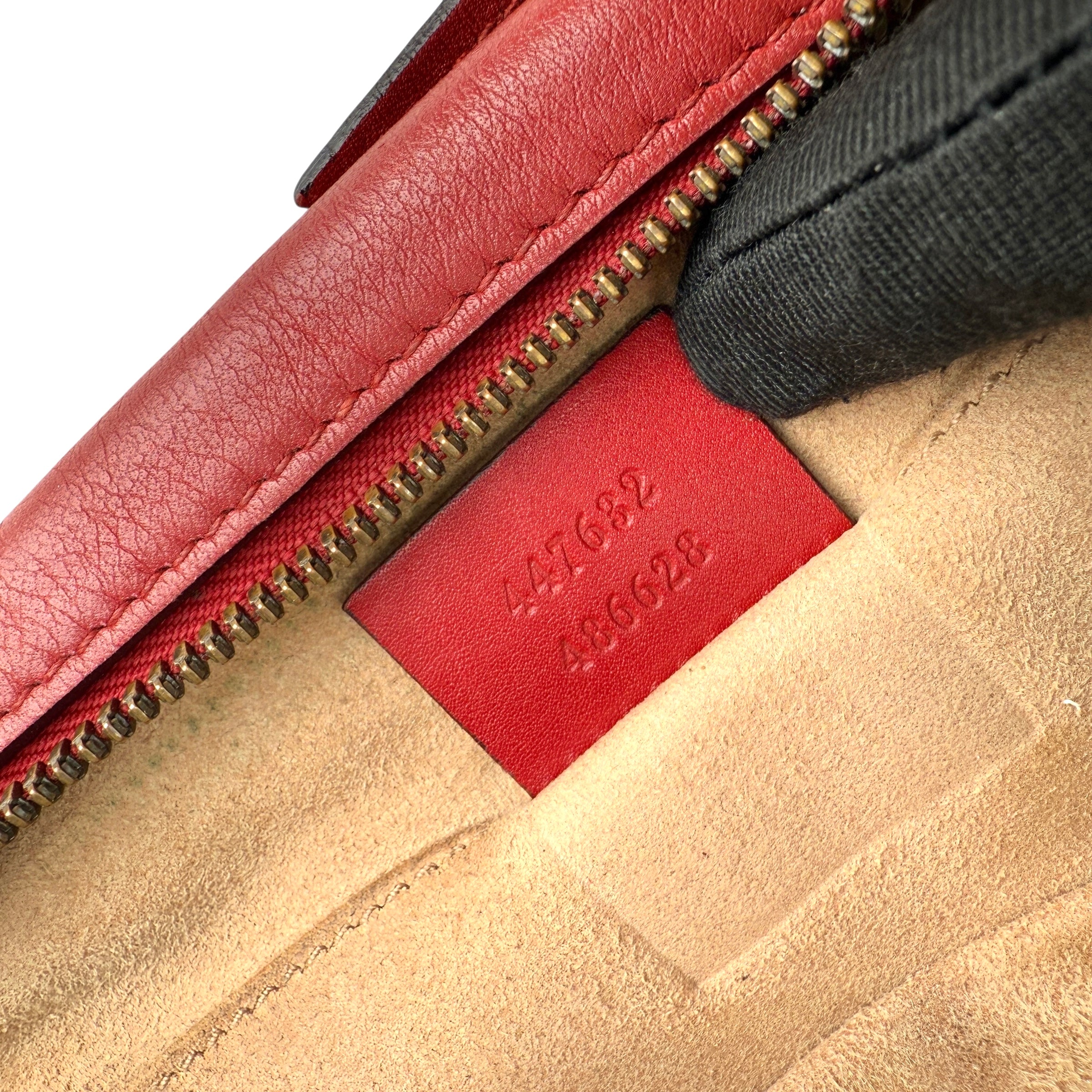 Pre-owned gucci red quilted leather marmont matelasse camera bag front