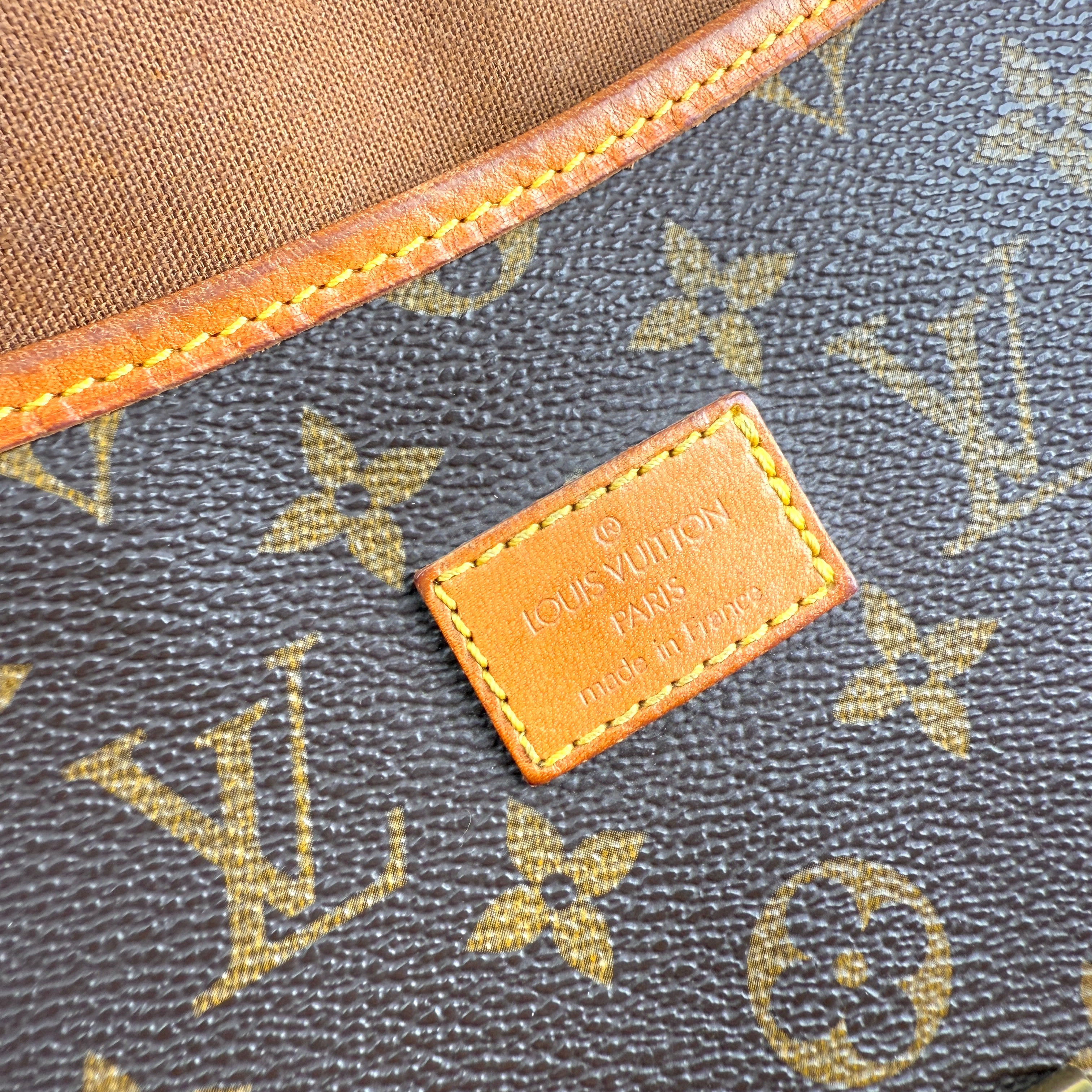 Pre-owned Louis Vuitton Monogram Canvas Saumur Messenger Bag messenger bag