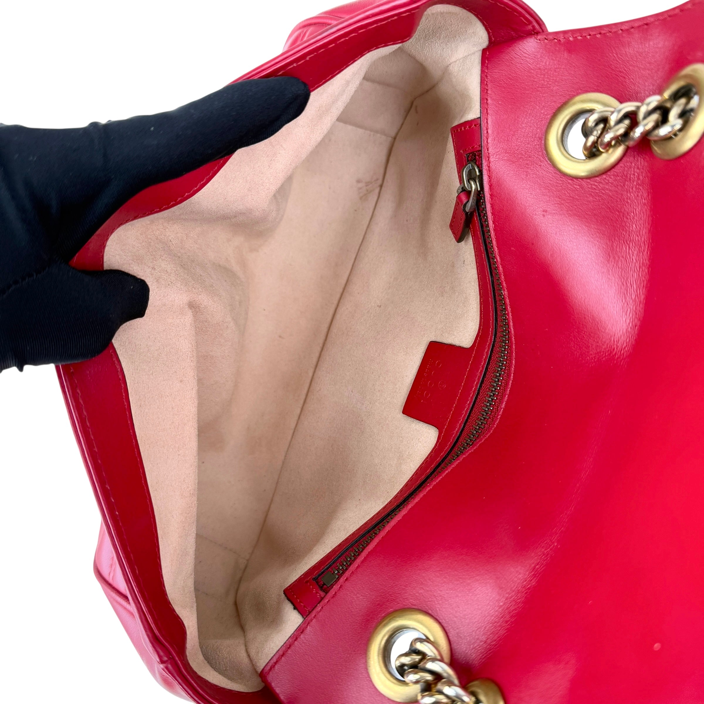 Pre-owned Gucci Red Quilted Leather GG Marmont Medium Matelasse Shoulder Bag shoulder bag