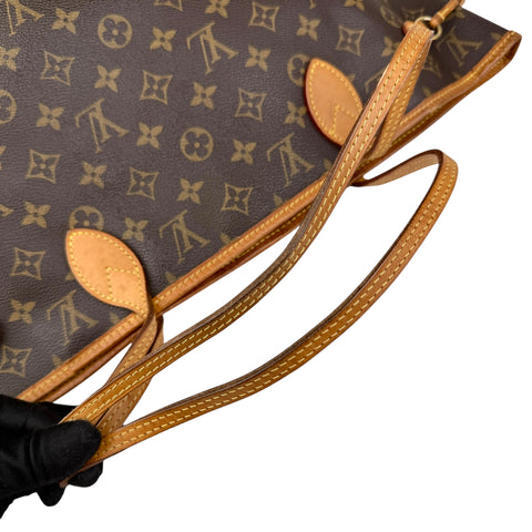 louis vuitton neverfull tote mm brown canvas monogram handle detail