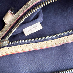 louis vuitton amarante monogram vernis brea mm bag inside pocket detail