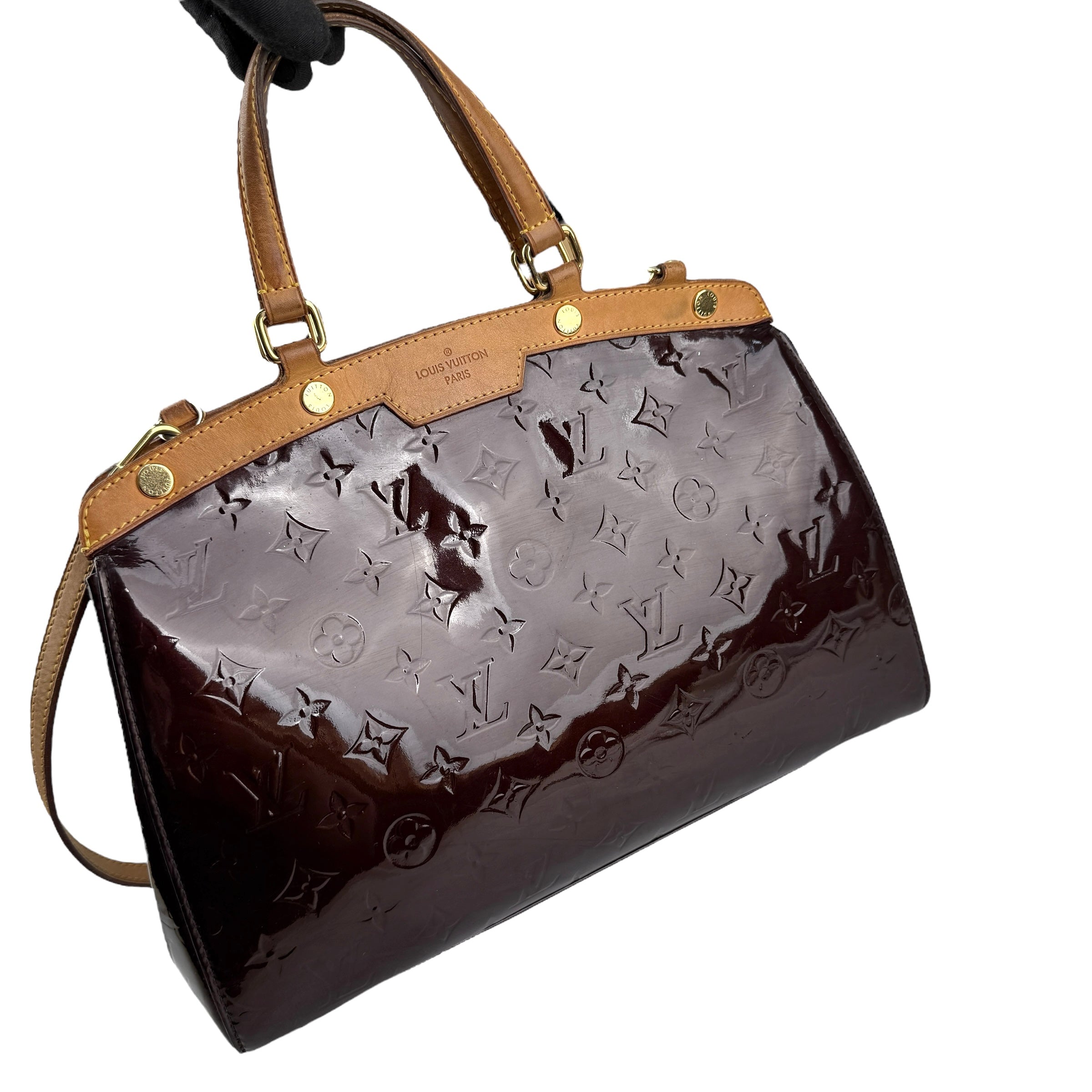 louis vuitton amarante monogram vernis brea mm bag left front 45