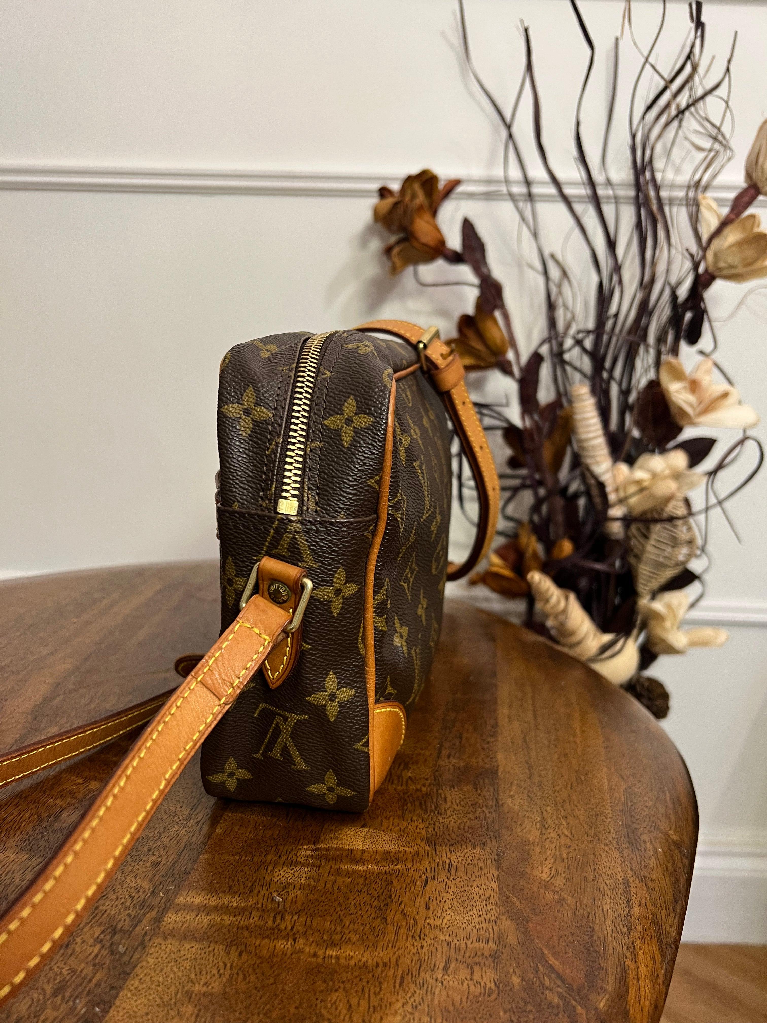 Louis Vuitton Trocadéro Leather Handbag - Loop Vintage