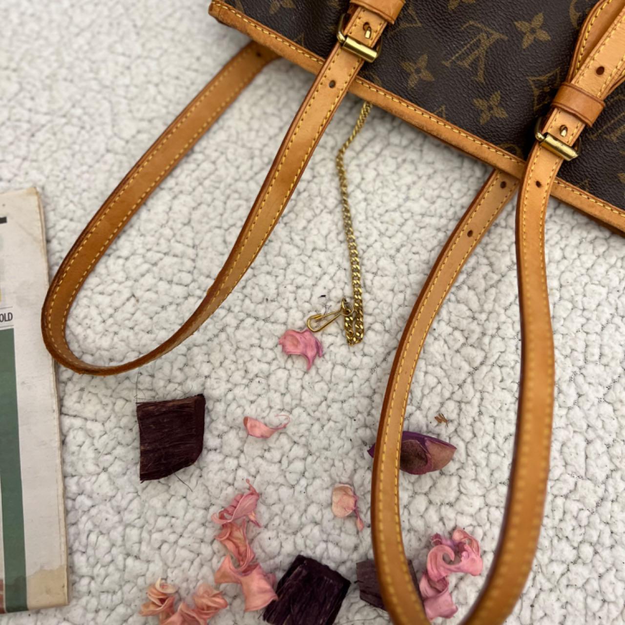 Louis Vuitton  Bucket leather handbag - Loop Vintage