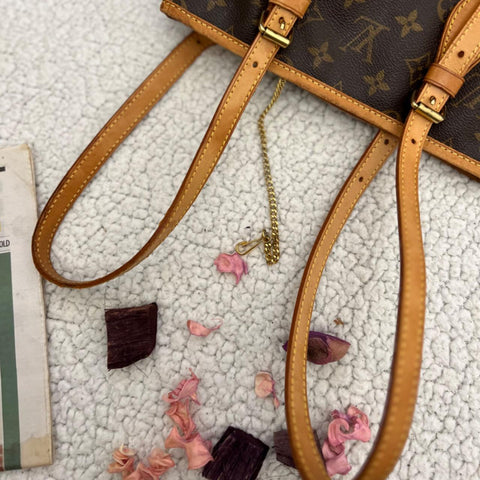 Louis Vuitton  Bucket leather handbag - Loop Vintage