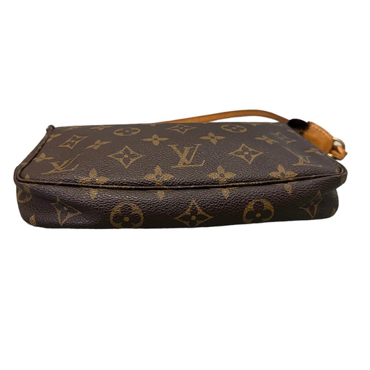 Louis Vuitton Pochette Accessoire Leather Handbag - Loop Vintage