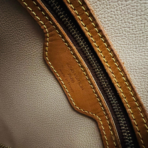 Louis Vuitton  Bucket leather handbag - Loop Vintage