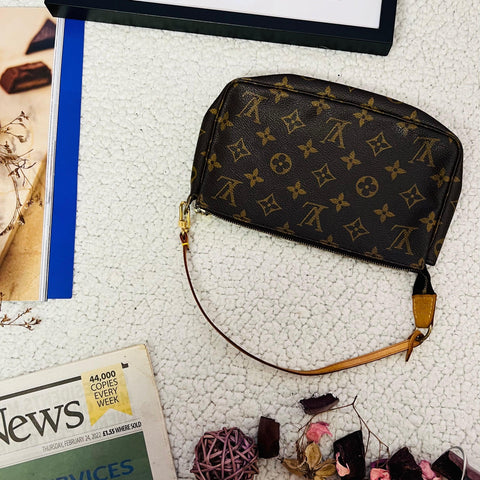 Louis Vuitton Pochette Accessoire Leather Handbag - Loop Vintage
