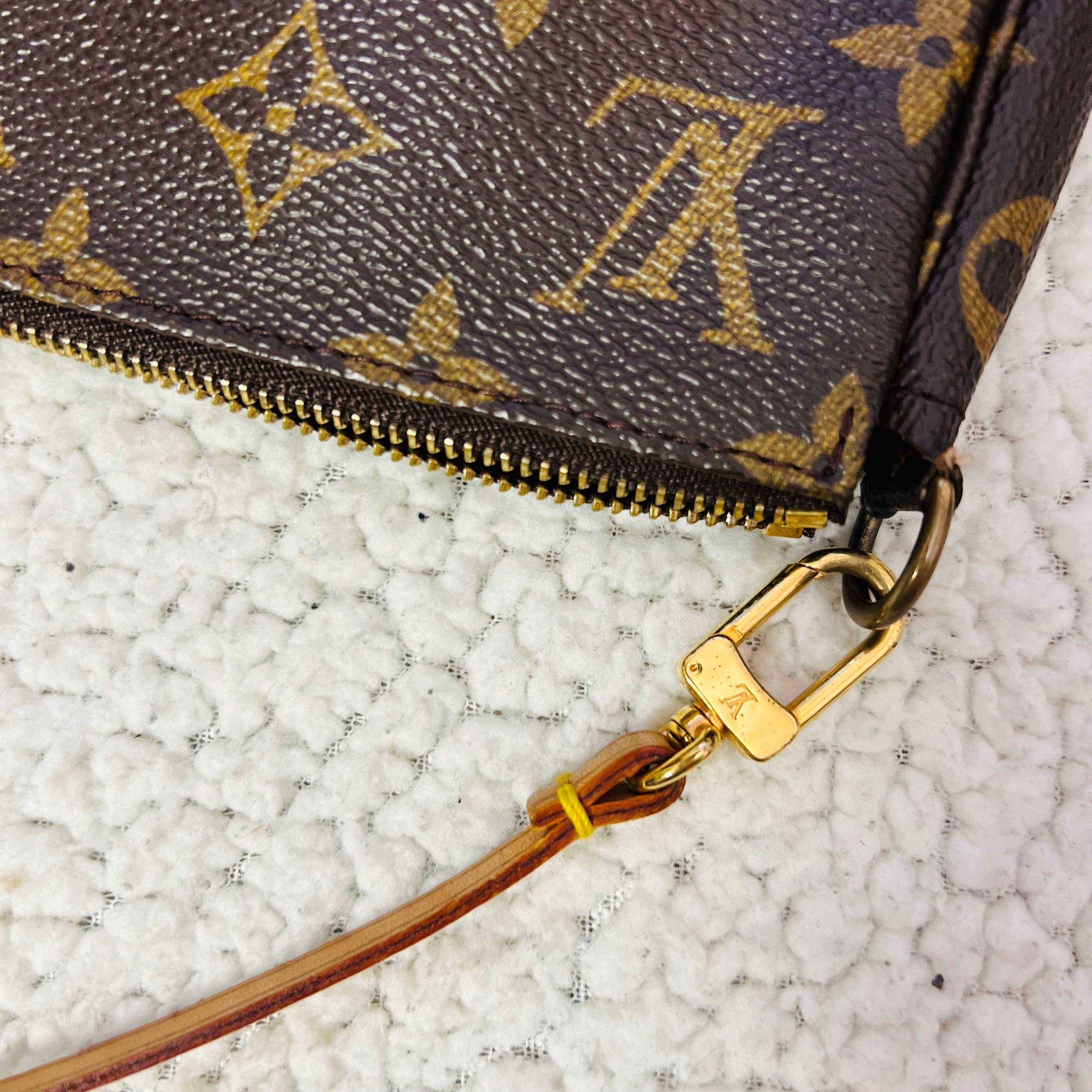 Louis Vuitton Pochette Accessoire Leather Handbag - Loop Vintage