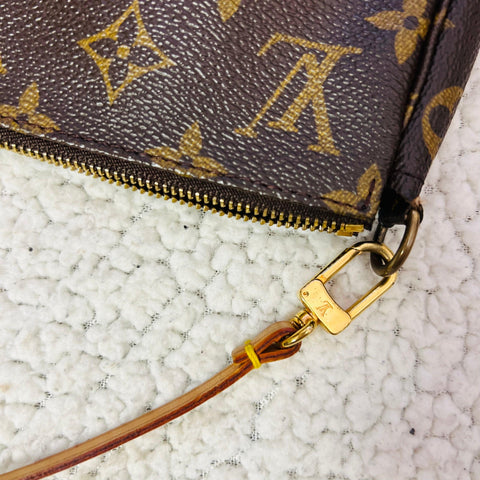Louis Vuitton Pochette Accessoire Leather Handbag - Loop Vintage