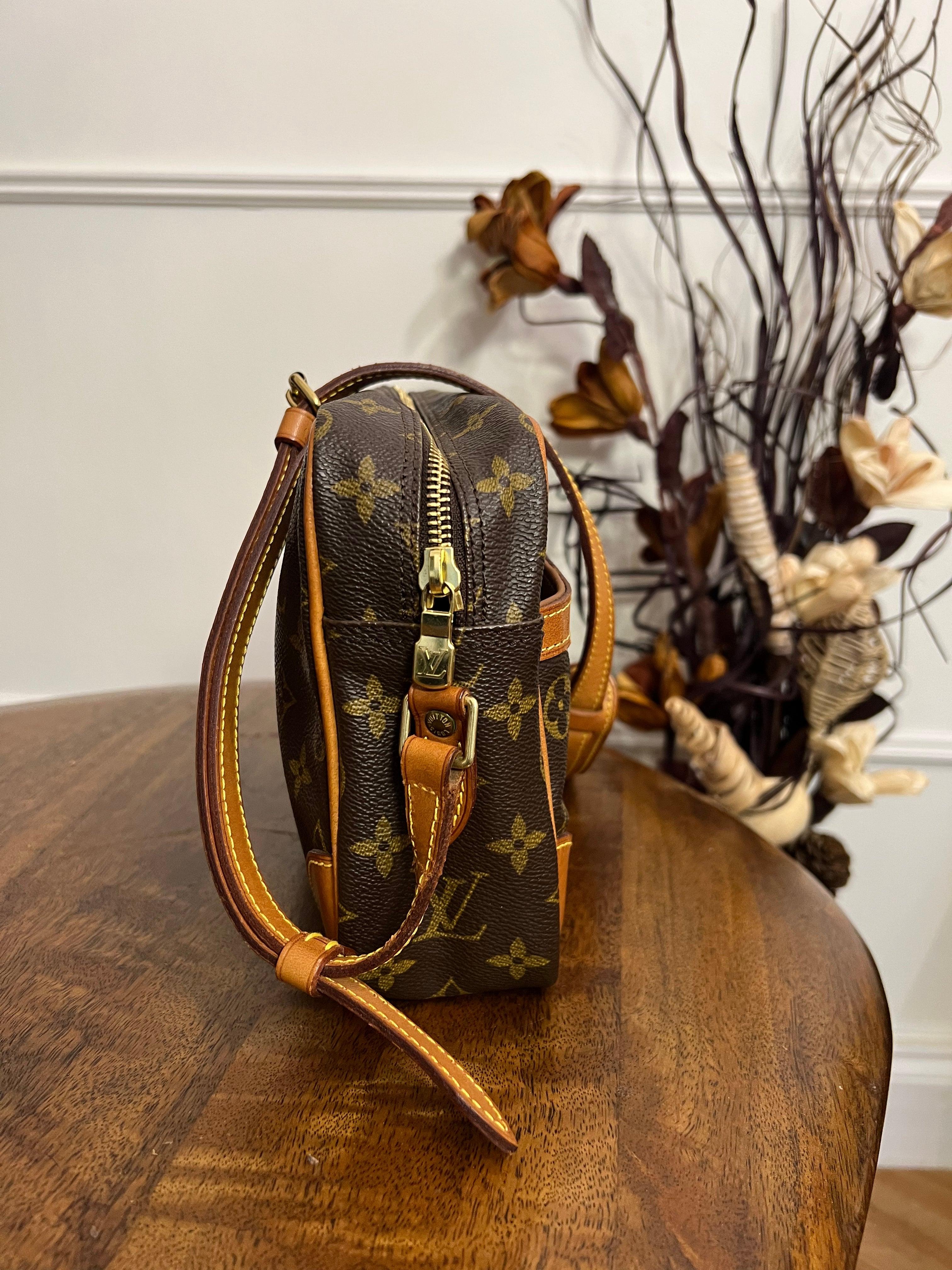 Louis Vuitton Trocadéro Leather Handbag - Loop Vintage