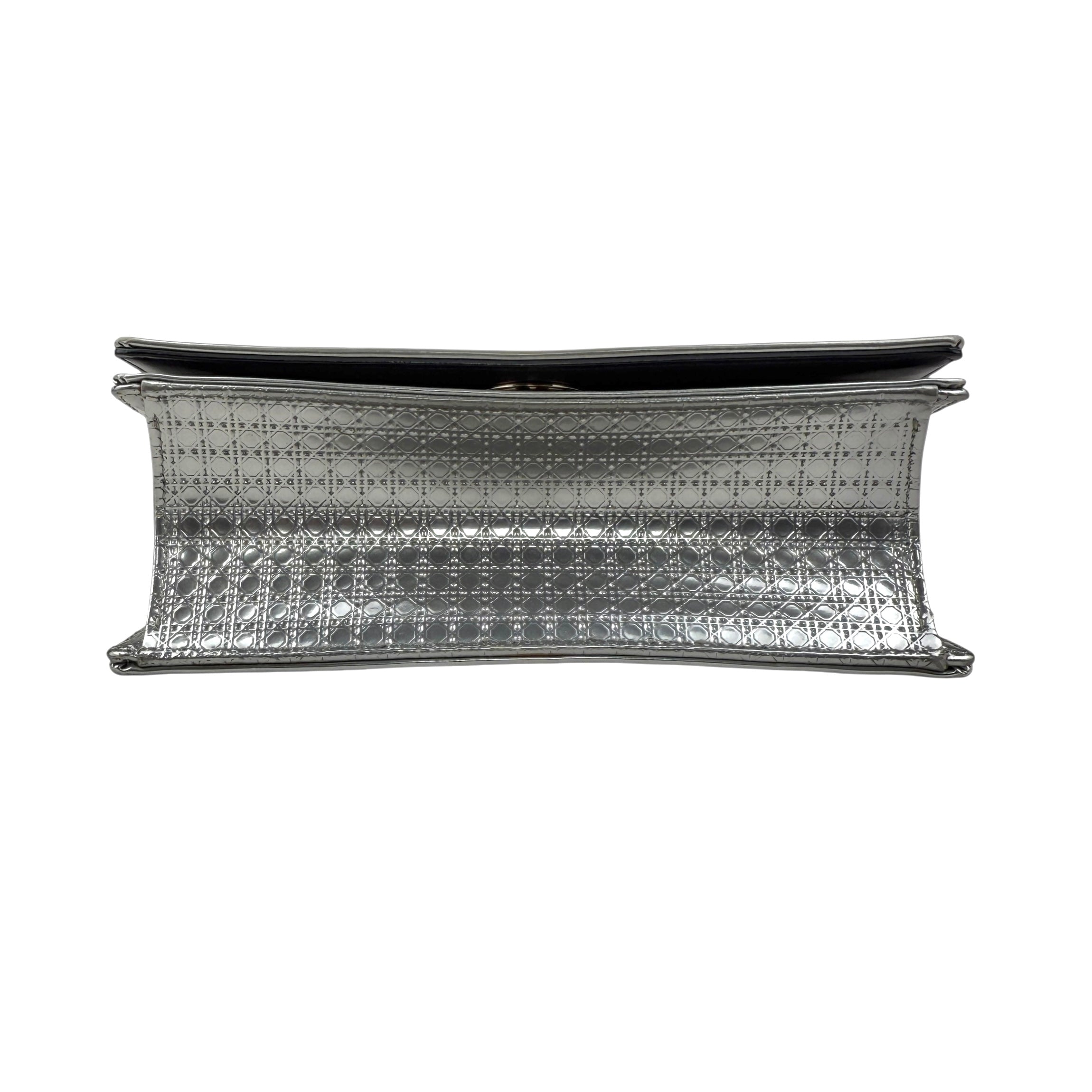 Christian Dior Diorama Medium metallic Micro Cannage patent bag detail view2