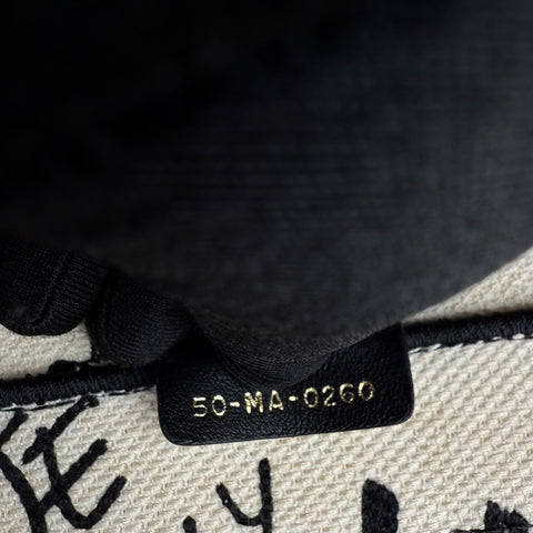 Dior White and Red Embroidered Canvas Dioramour Graffiti Book Tote