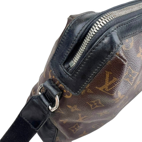 Louis Vuitton Messenger shoulder bag in brown monogram canvas and black leather