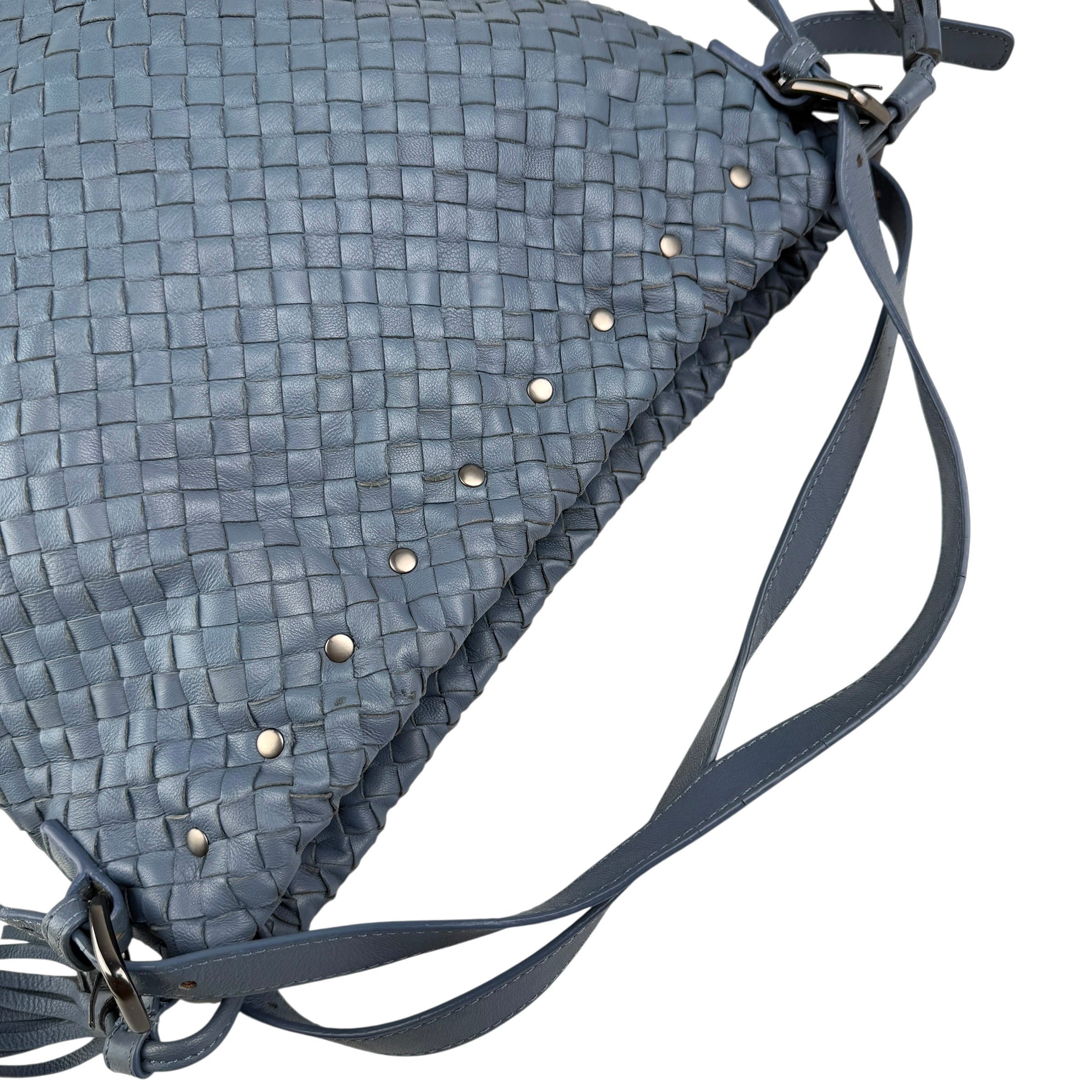 bottega veneta intrecciato blue leather shoulder bag handle detail