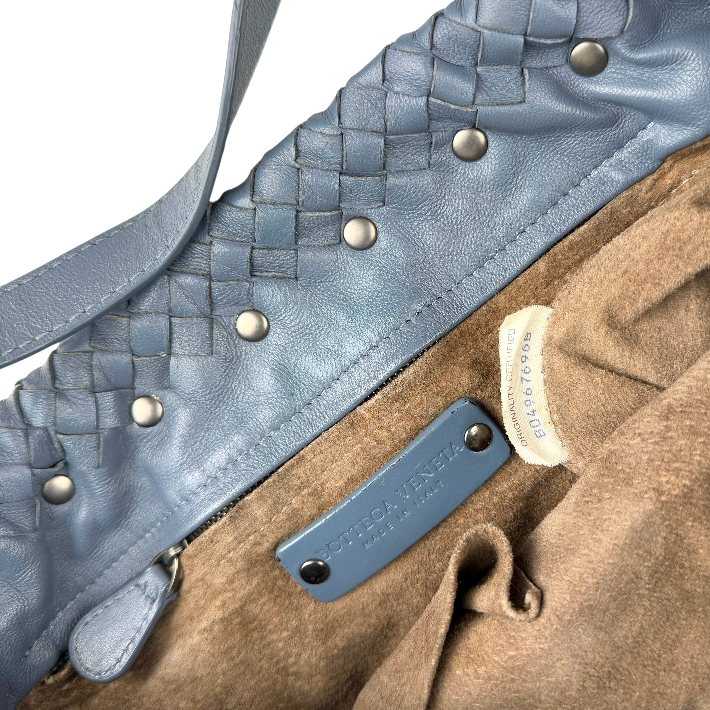 bottega veneta intrecciato blue leather shoulder bag inside pocket detail
