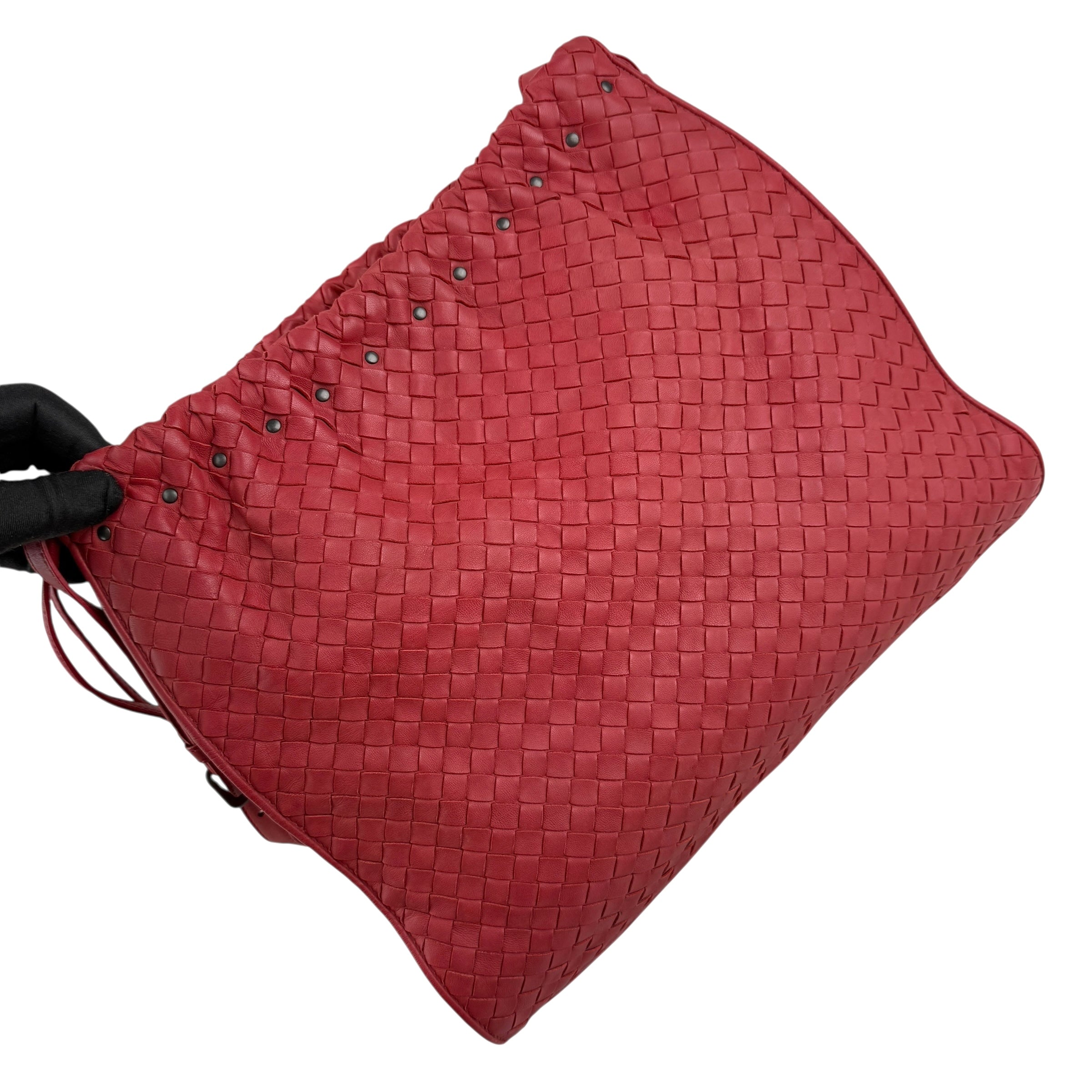 bottega veneta intrecciato leather shoulder bag left back 45