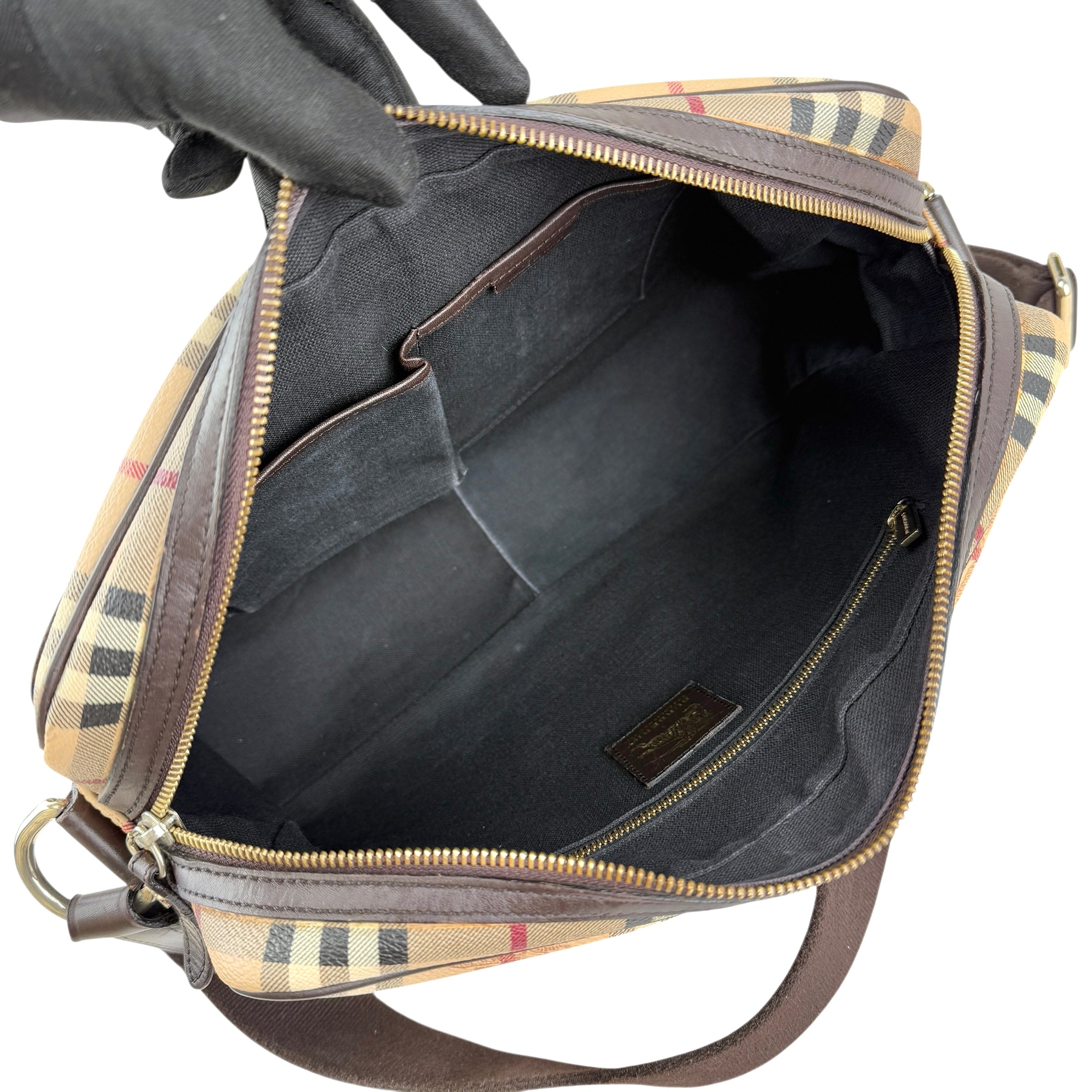 burberry house check shoulder bag inside