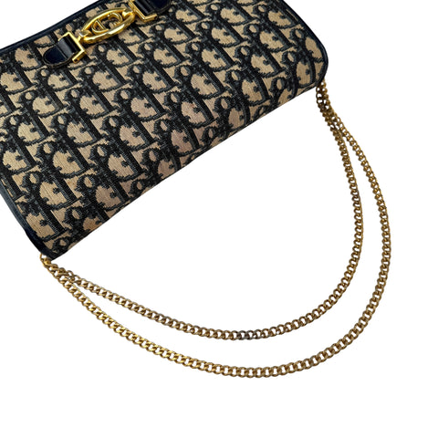 christian dior oblique jacquard chain handbag handle detail