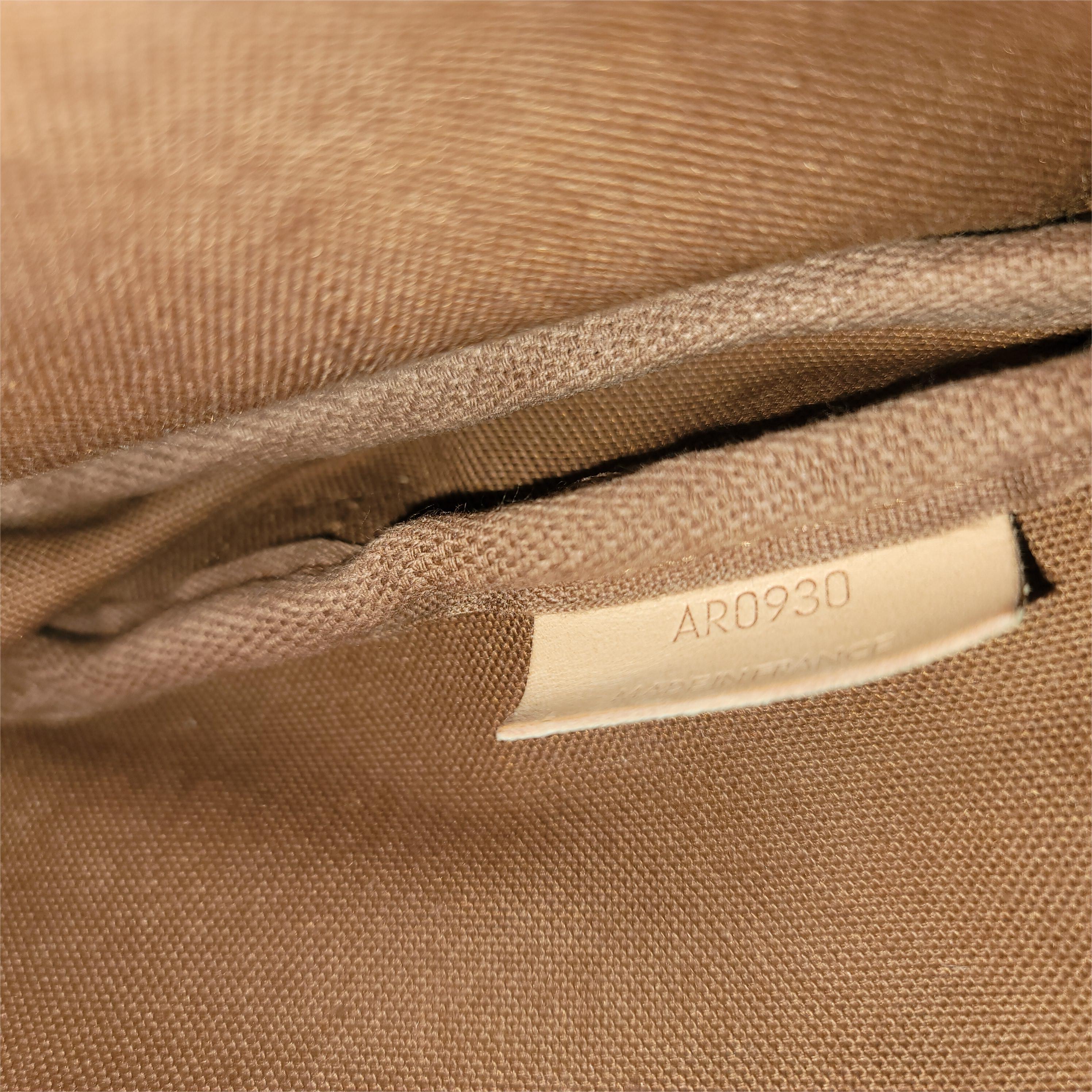 Louis Vuitton Saumur Leather Handbag - Loop Vintage
