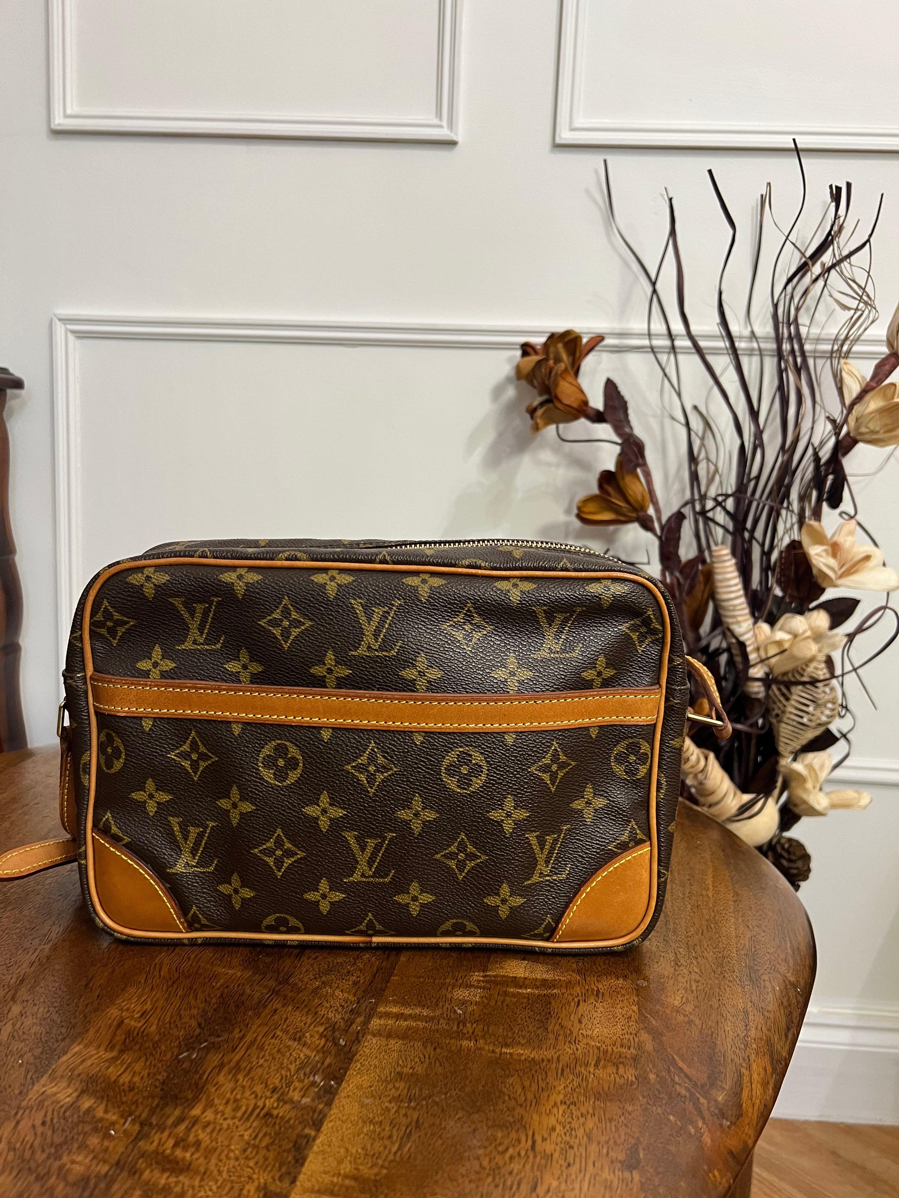 Louis Vuitton Trocadéro Leather Handbag - Loop Vintage