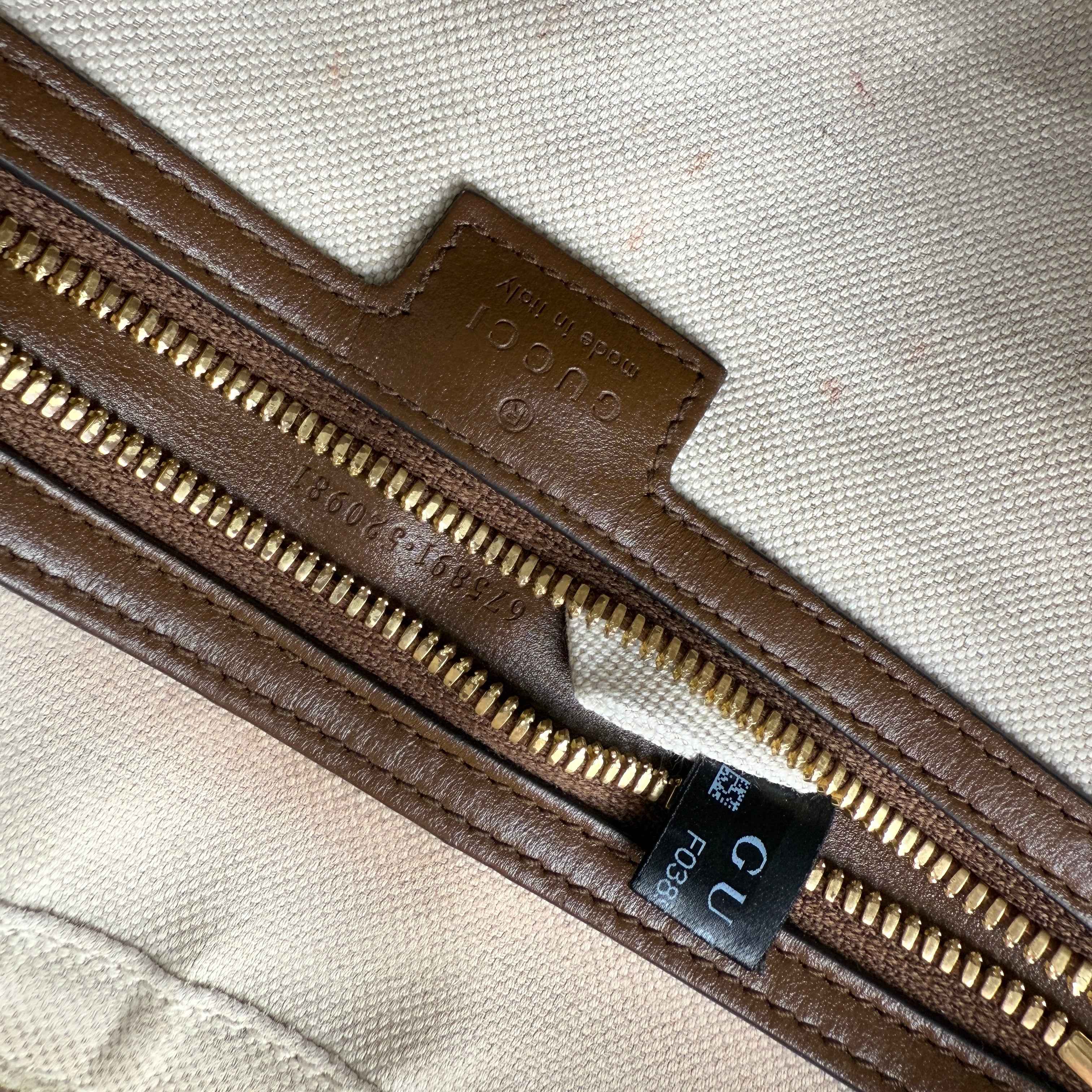 Gucci GG Supreme Messenger Brown Bag