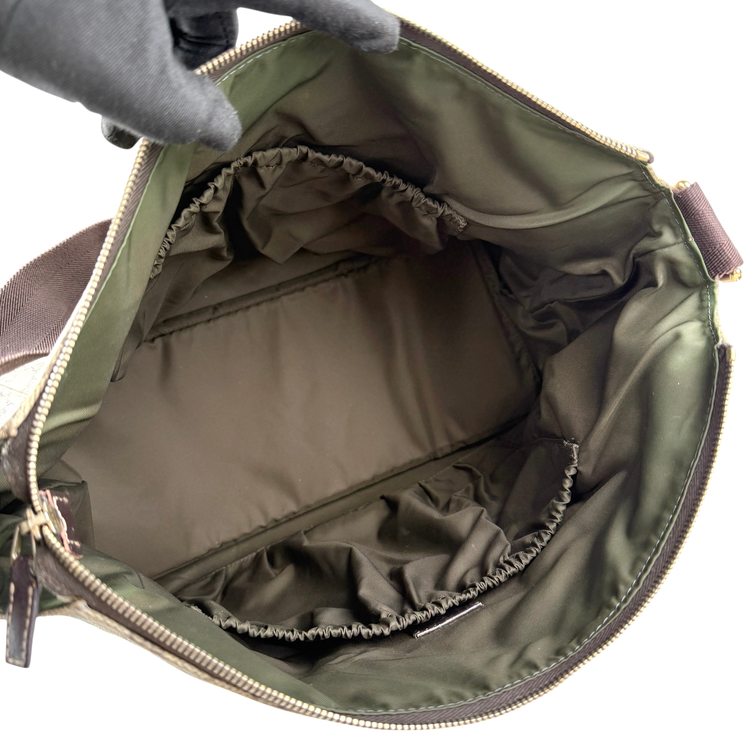 gucci beige gg supreme coated canvas baby diaper bag inside