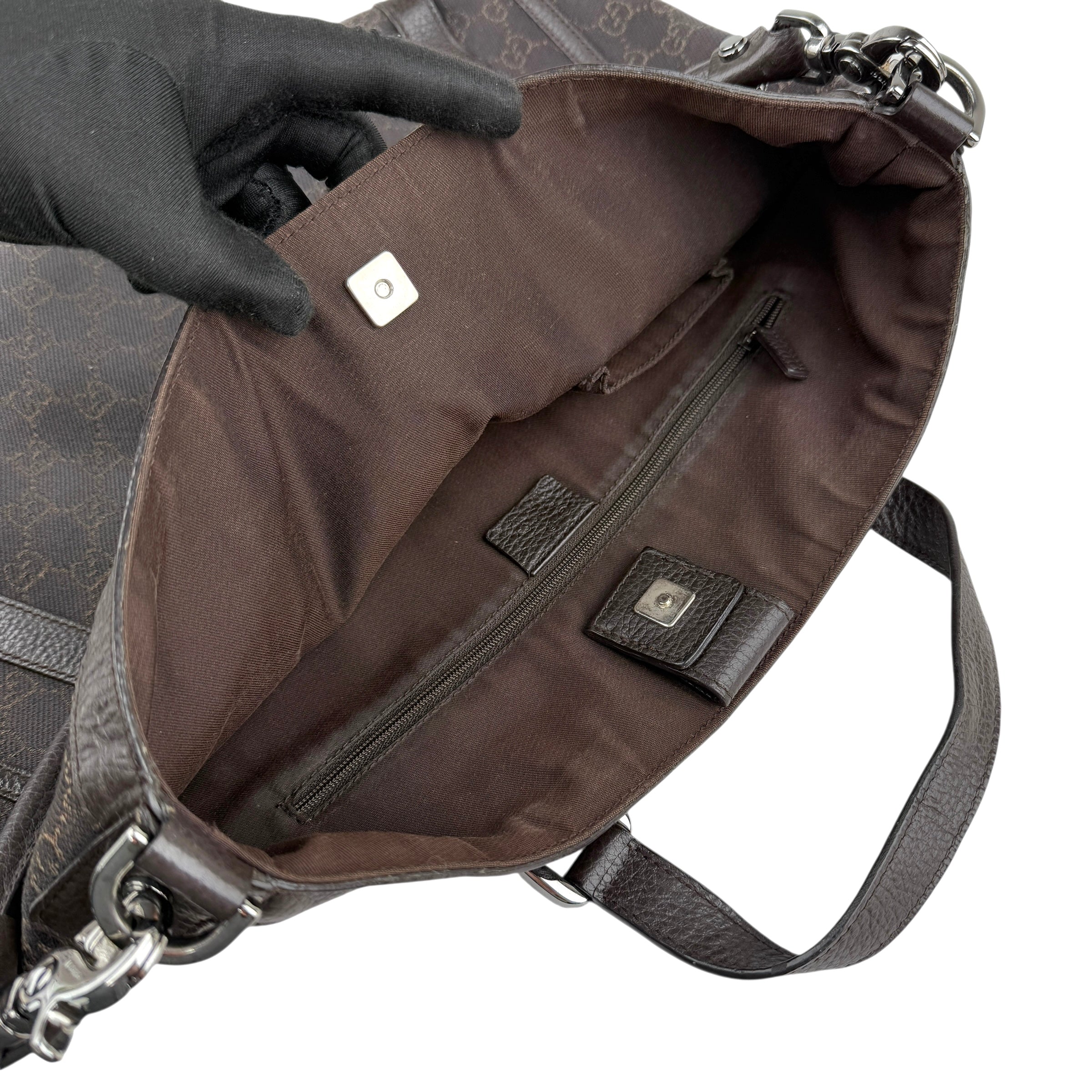 gucci gg denim abbey d ring satchel inside pocket detail